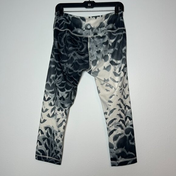 Lululemon Wunder Under Cropped Leggings - Snowy Owl / Angel Wing Print - Picture 2 of 9